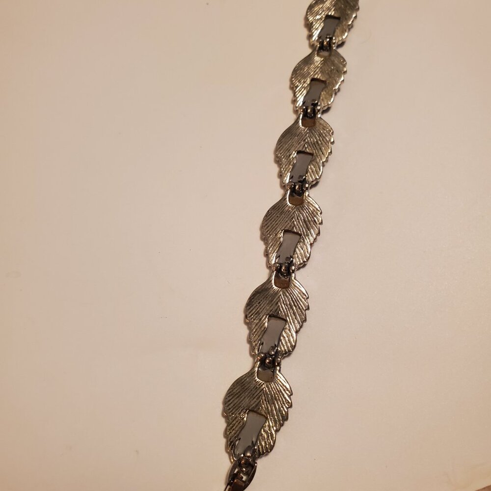 1 Silver Leaf Bracelet, item # A-1236, wt 24 grams. - Picture 2 of 10
